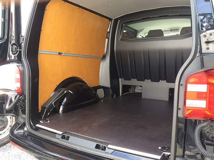 Volkswagen T6 Dubbele cabine houten vloer en houten wand